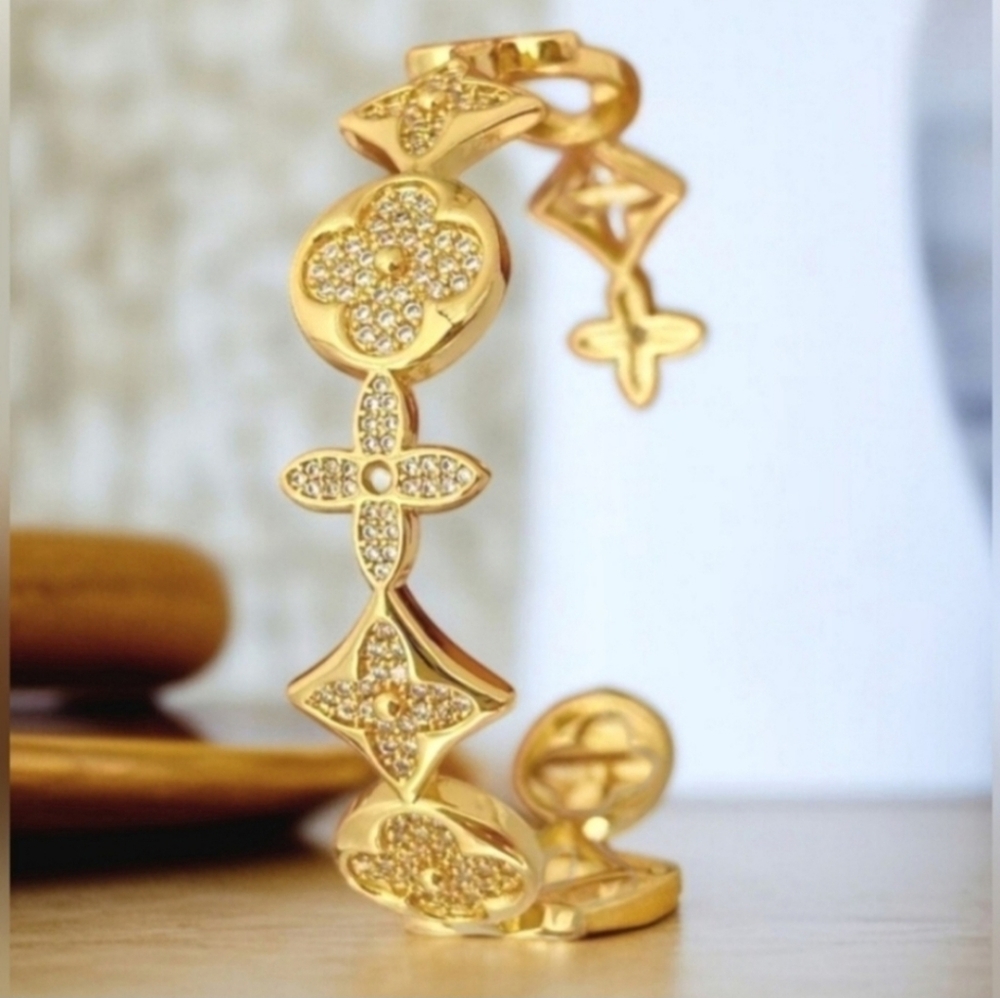 18k Gold Plated Luxury Flower Clover Zircon Crystal Cuff Bangle Bracelet - Picture 3 of 5